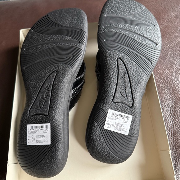Clarks Women's Breeze Opal Black Patent Sandals sz 9 - Picture 2 of 5